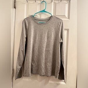 Size large light gray solid marbled heather crew neck scoop shirt long sleeve